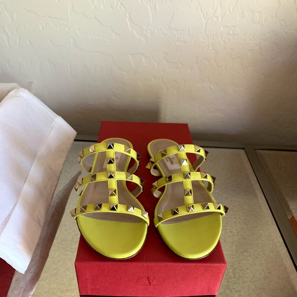 Valentino Garavani Rockstud leather slide - Picture 11 of 14